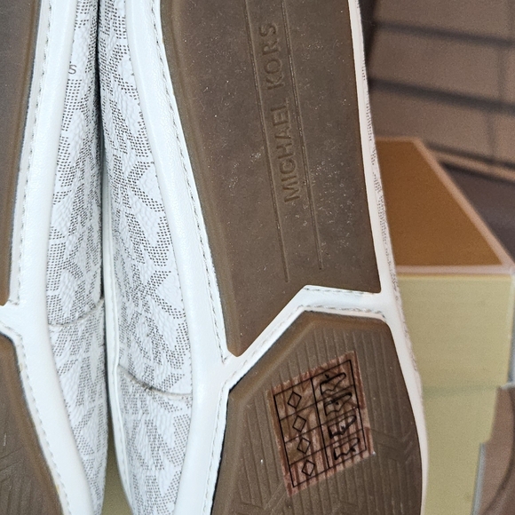 Michael Kors White and Gold Women's Shoes - Picture 5 of 7